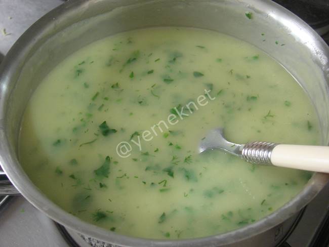 Yeşil Otlu Patates Çorbası - Yapılışı (6/8) 